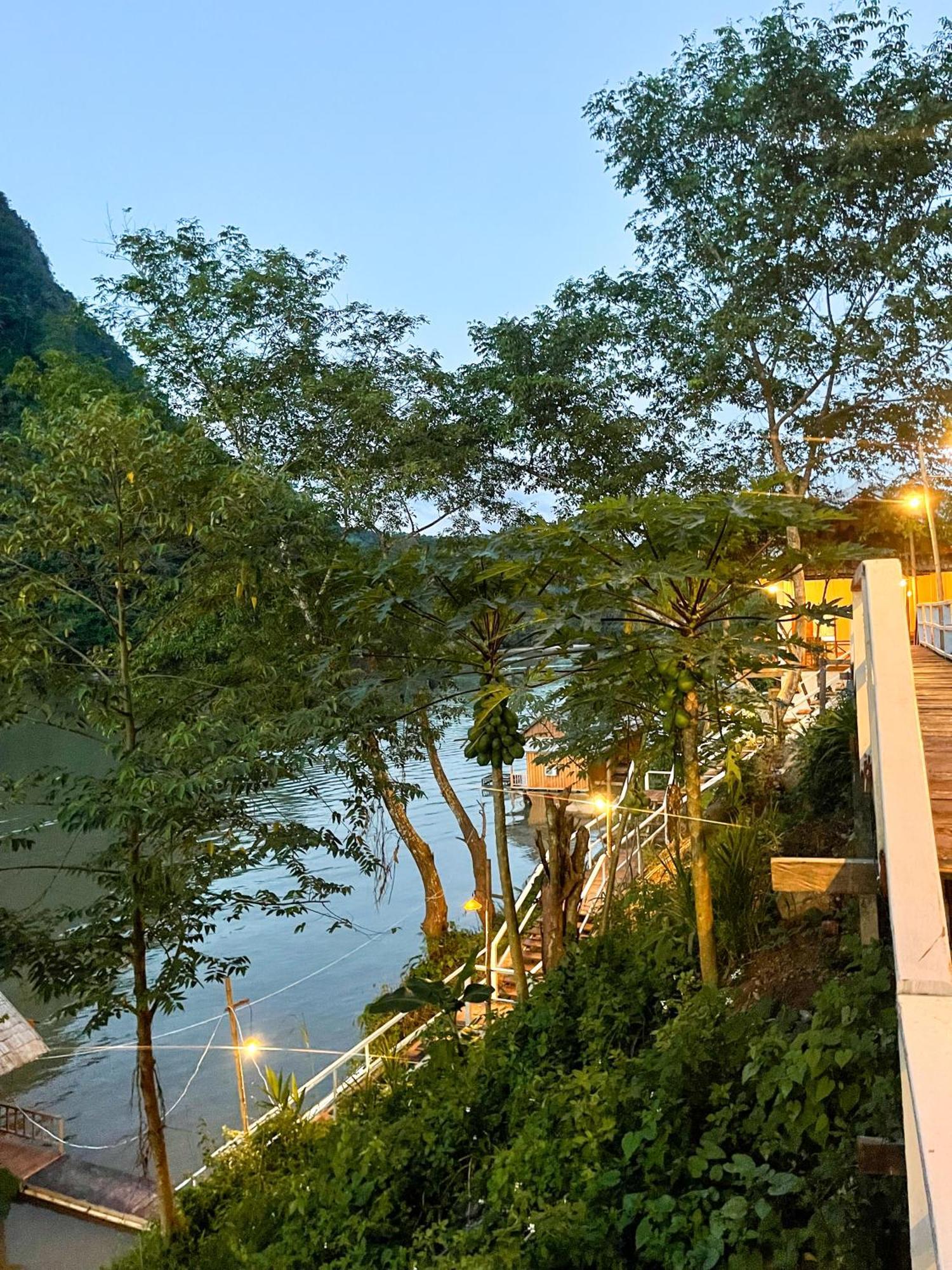Готель Nongkhiaw The Float House Екстер'єр фото