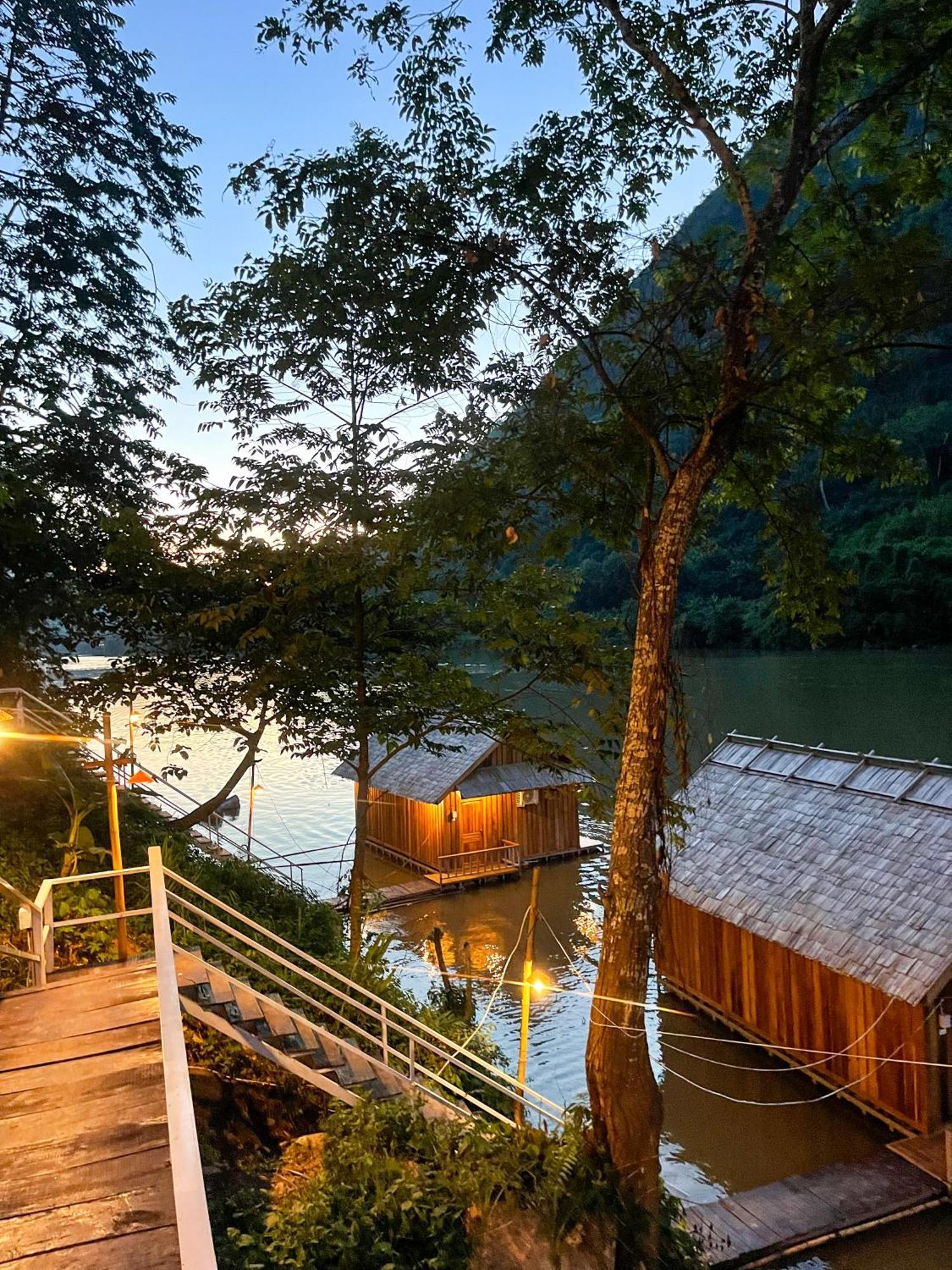 Готель Nongkhiaw The Float House Екстер'єр фото