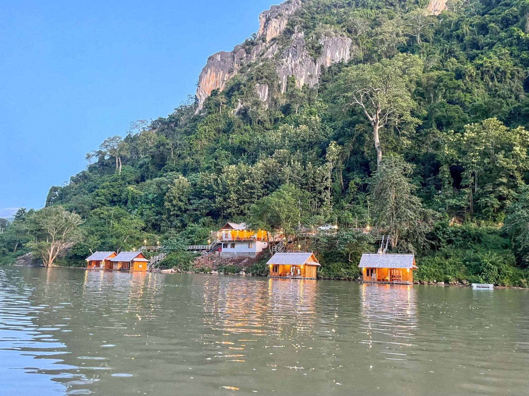 Готель Nongkhiaw The Float House Екстер'єр фото