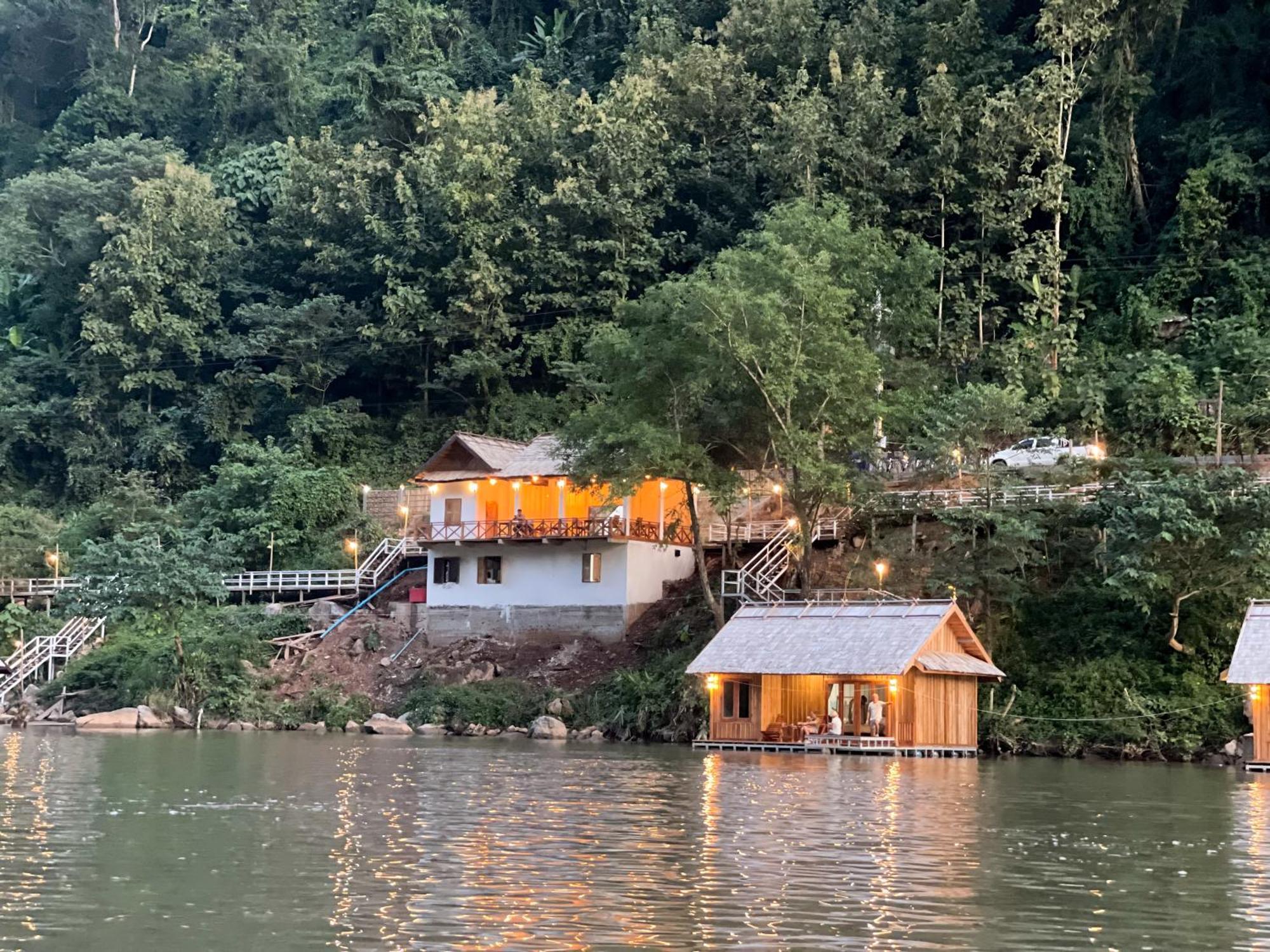 Готель Nongkhiaw The Float House Екстер'єр фото