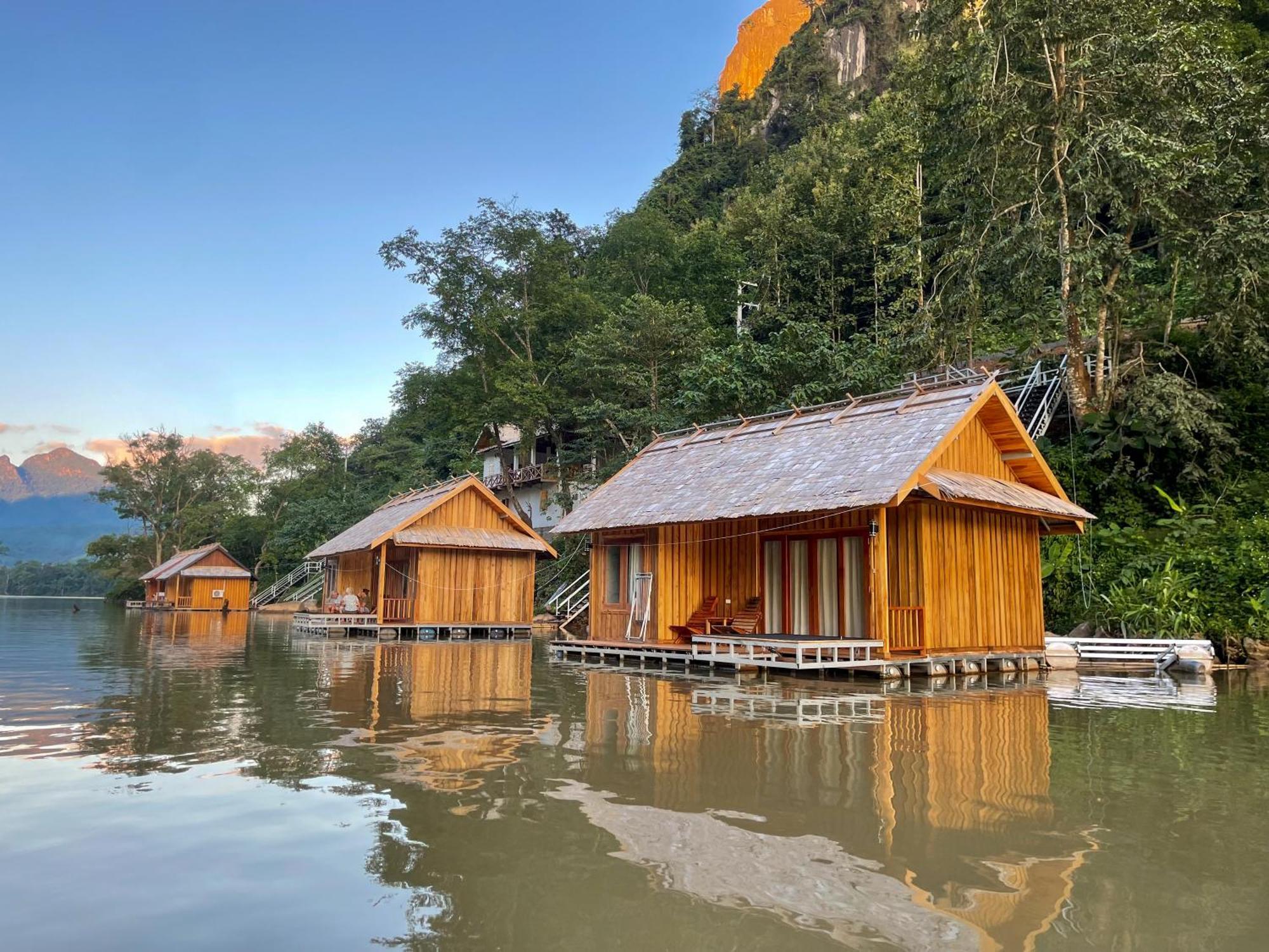 Готель Nongkhiaw The Float House Екстер'єр фото