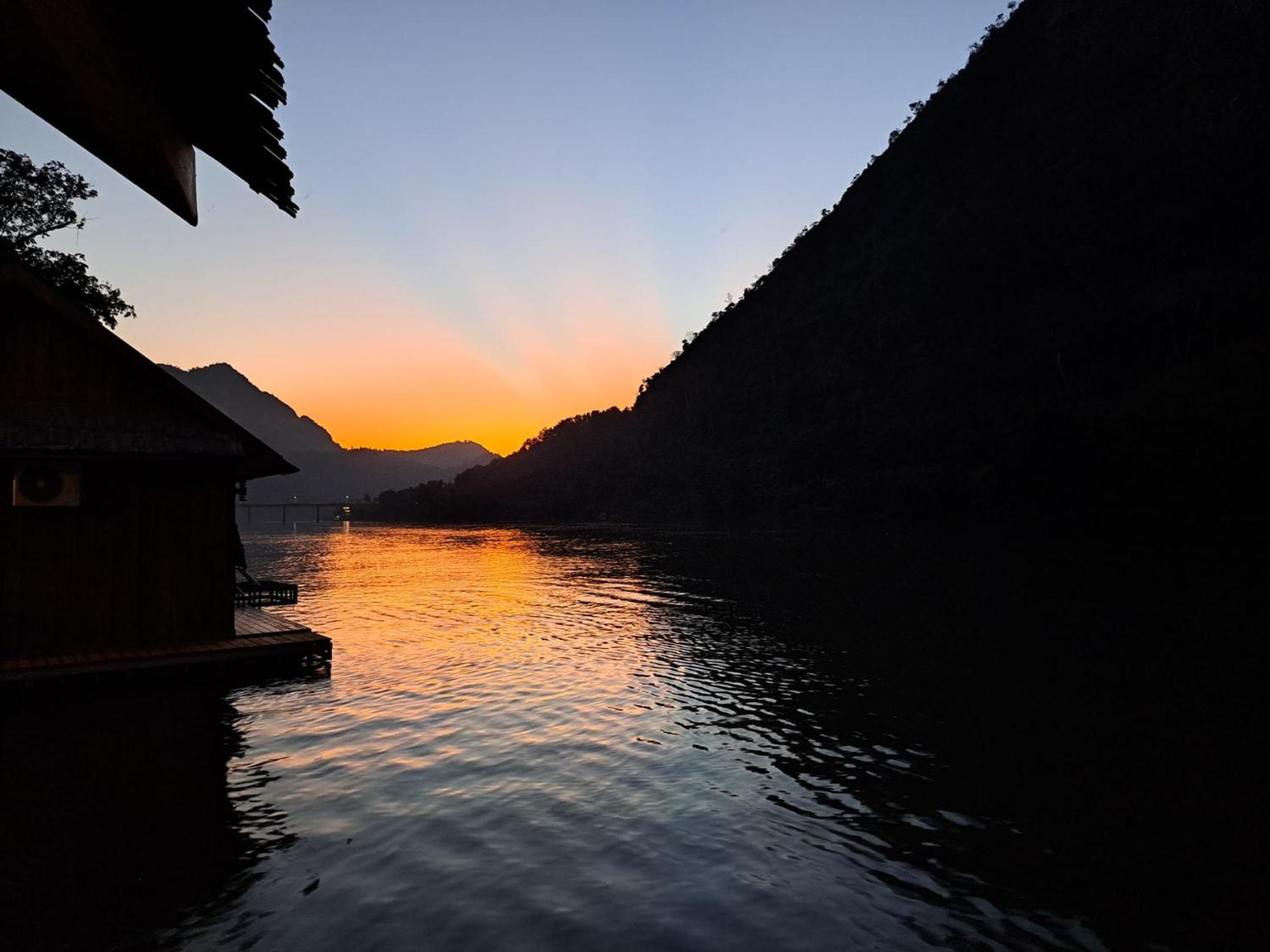 Готель Nongkhiaw The Float House Екстер'єр фото